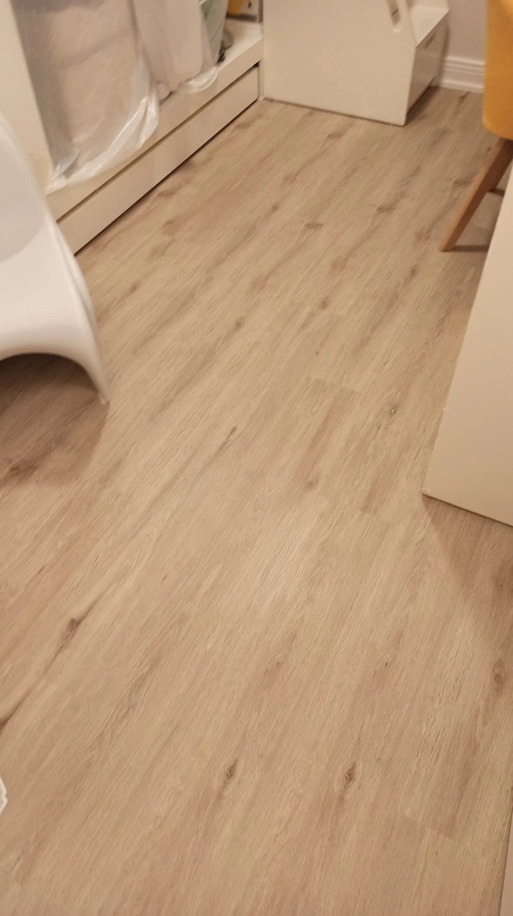 VOLLER Diamond RVP Flooring - Maple